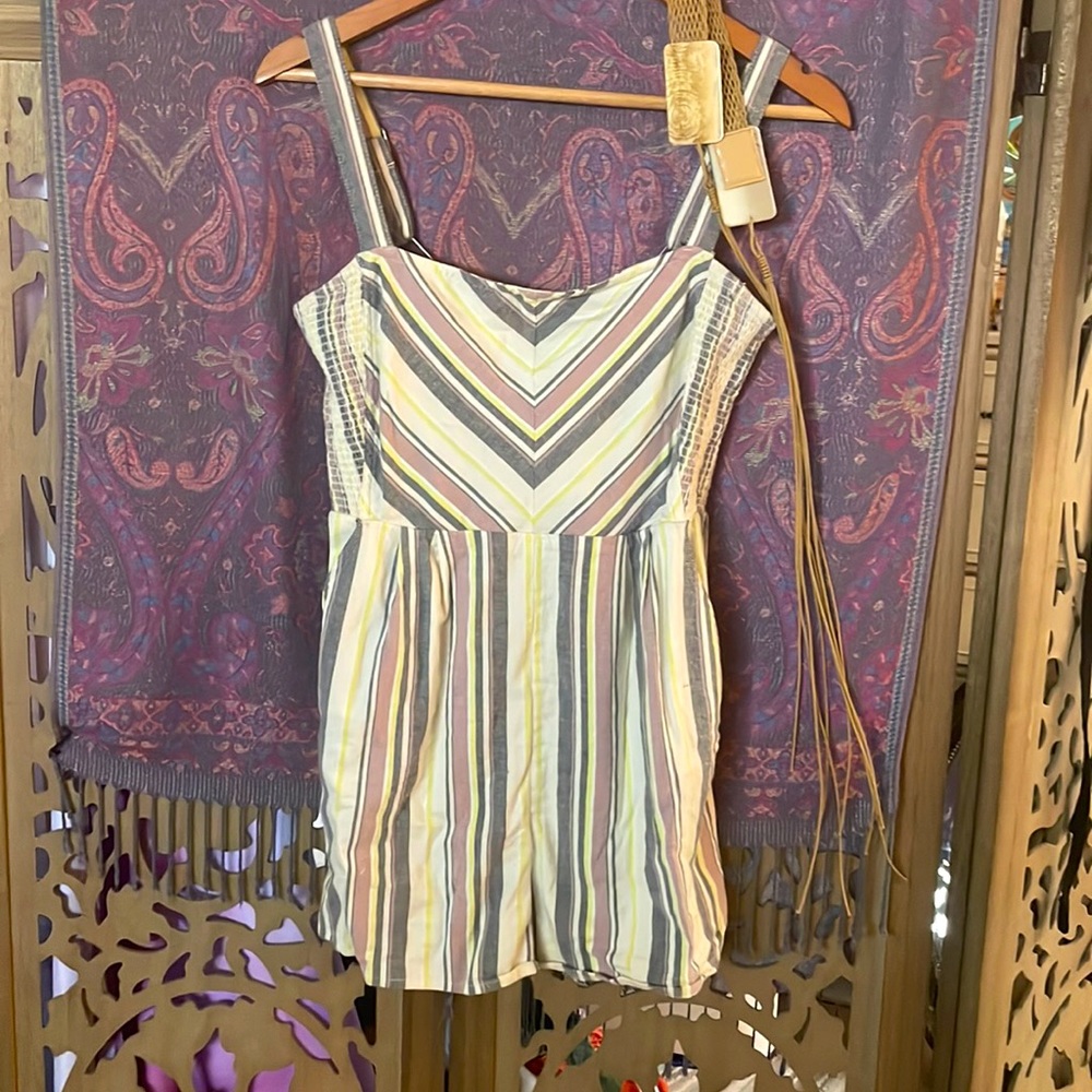 Volcom size medium Romper with belt